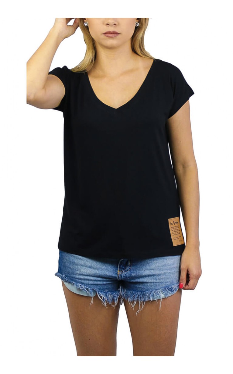 Camiseta Gola V Feminina Com Etiqueta Frente Preta